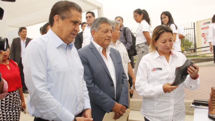 ALCALDE VÍCTOR REBAZA PIDIÓ A LA MINISTRA DE PRODUCCIÓN MÁS APOYO A LAS MYPES DE CALZADO.