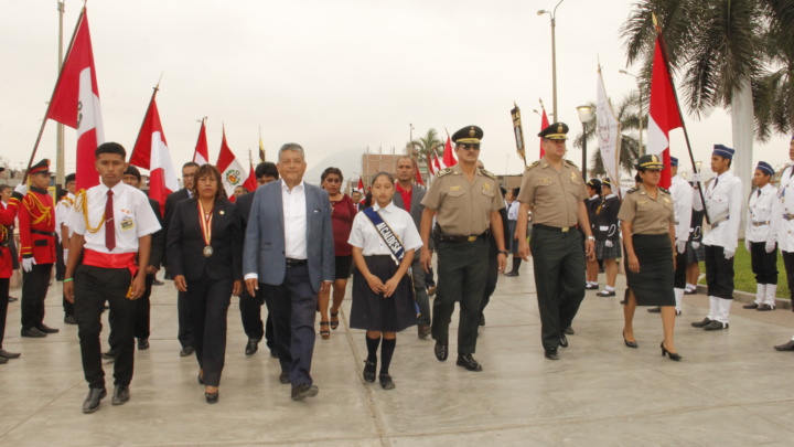 EL PORVENIR RINDE HOMENAJE A LA BANDERA