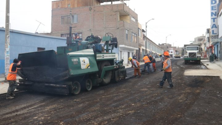 MANTENIMIENTO Y ASFALTADO EN LA CALLE MICAELA BASTIDAS EN EL PORVENIR