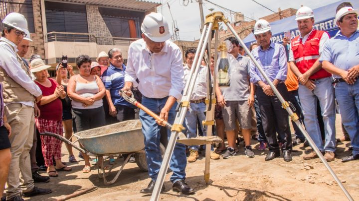 INICIAN RECONSTRUCCIÓN DE LAS CALLES DAÑADAS POR LOS HUAICOS DE LA QUEBRADA SAN ILDEFONSO