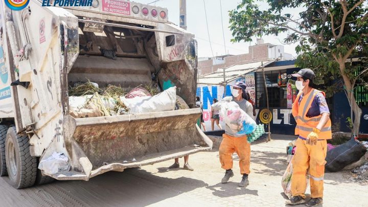 LIMPIEZA PÚBLICA DE LA MUNICIPALIDAD DISTRITAL DE EL PORVENIR REALIZA RECOJO DE BASURA