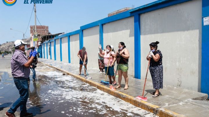 CAMPAÑA DE DESINFECCIÓN CONJUNTA DE INTERIORES Y EXTERIORES DE  MERCADO LA VICTORIA