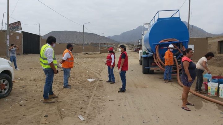 Distribución de agua potable apoyando a nuestros vecinos y vecinas