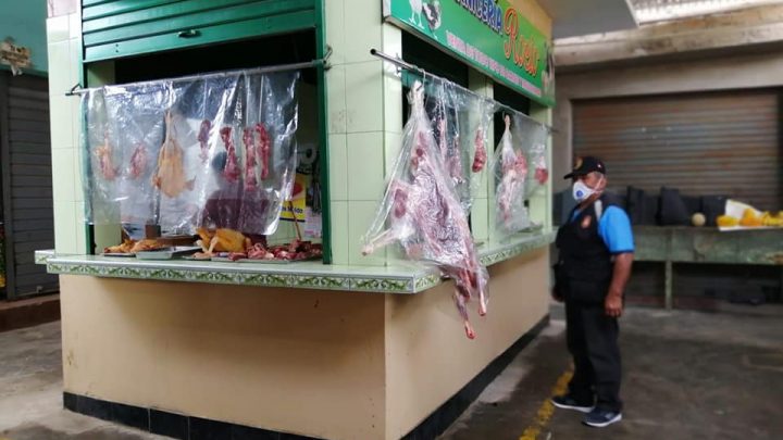 FISCALIZANDO LOS MERCADOS PARA EL CUMPLIMIENTO DE MEDIDAS DE SALUBRIDAD Y DISTANCIAMIENTO SOCIAL Y EVITAR EL CONTAGIO DEL COVID-19.