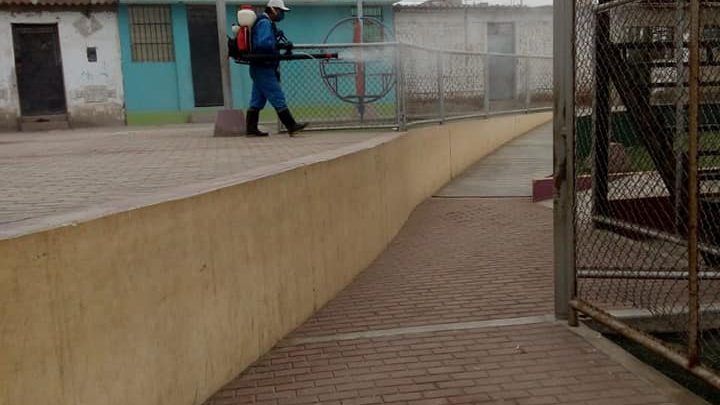 DESINFECTAN ESPACIOS PÚBLICOS DEL PORVENIR.
