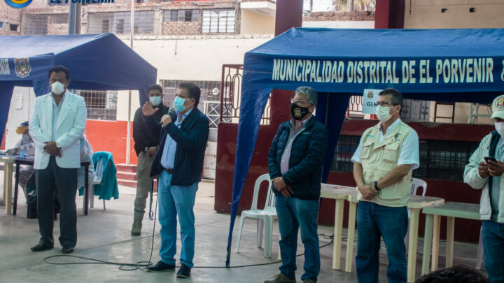 Campaña de Salud | Con exito se llevo a cabo la campaña de salud en el I.E. José Carlos Mariátegui.