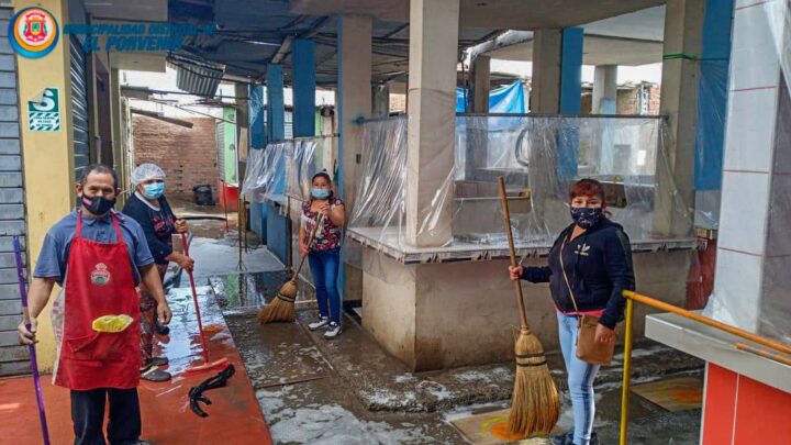 La MDEP y Comerciantes realizan limpieza de mercados.