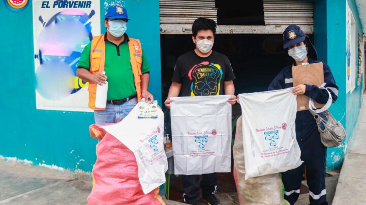Cuidando nuestro Medio Ambiente | Promotores recorren el sector Porvenir Central, Rio Seco, Unión, Los Sauces, Los Laureles realizando el Plan de valorización de residuos solidos.