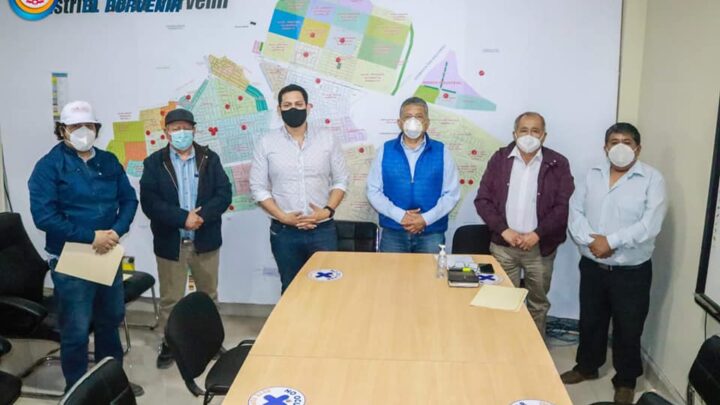 Reunión con el vicepresidente del congreso Luis Valdez y nuestro Alcalde Víctor Rebaza, para solucionar la problemática del sector calzado.