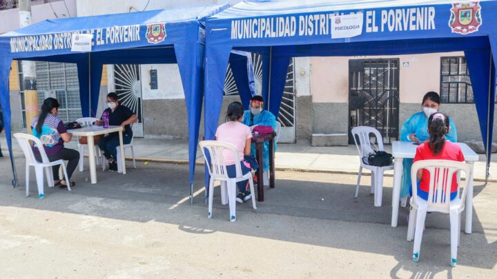 Con éxito se llevo acabo la campaña médica comunitaria gratuita para nuestros vecinos en la plaza de armas Gran Chimú.