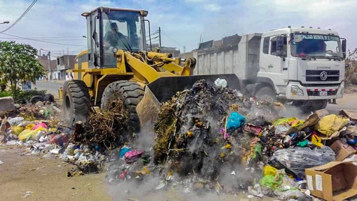 Limpieza Pública | Eliminación y retiro de desmonte en puntos críticos de las calles del sector la curva.