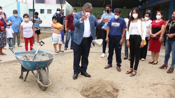 56 Aniversario El Porvenir : Obras | Nuestro Alcalde hizo la entrega de terreno y coloco primera piedra para la construcción de Jardín de Niños.