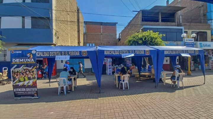Más de 50 personas adultos mayores y padres de familia fueron beneficiados en Feria de la Salud Mental.
