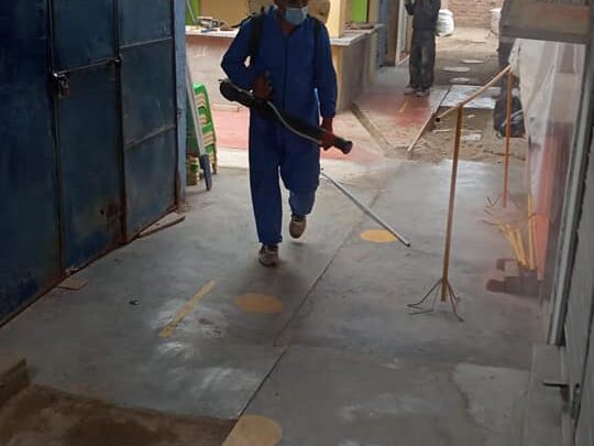 Covi-19 Prevención | Continuamos con la fumigación de espacios públicos de nuestro Porvenir.