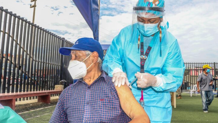 Hito Histórico | Se inicio la vacunación contra El COVI-19 con nuestros adultos mayores Porvenireños de la Pensión 65.