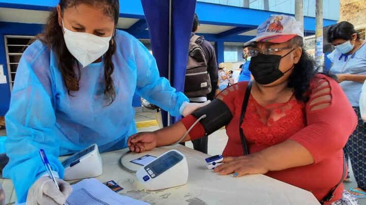 Campaña de Prevención en la Salud | Continuamos con la campaña de triaje midiendo los niveles de glucosa, presión arterial y saturación.