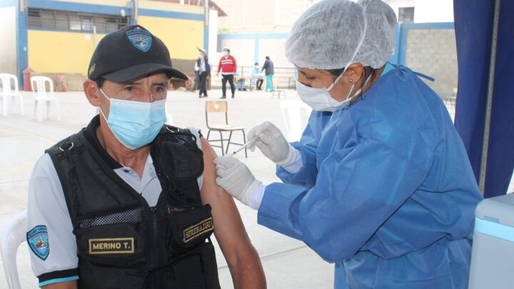 Vacunación COVID-19 | SE vacunaron 146 trabajadores Municipales que laboran en la primera línea de acción.