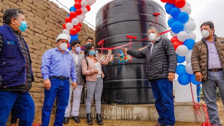 Programa Agua para El Porvenir | Más de 20 mil familias ahora cuentan con tanques de agua en El Porvenir.