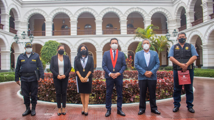 Nuestro alcalde Víctor Rebaza participo en la firma del acta BOTON DE PANICO contra la violencia en El Porvenir.