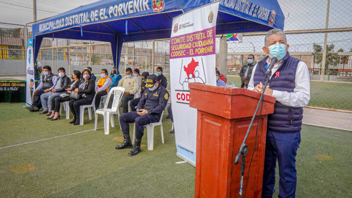 Gestión Bicentenario | Nuestro alcalde realizó la entrega de indumentaria a Juntas Vecinales.