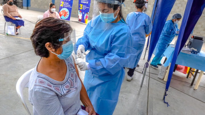 Vacunación COVID-19 | Con éxito se llevo acabo la jornada de vacunación contra COVID-19 para adultos mayores de 55 años en El Porvenir.