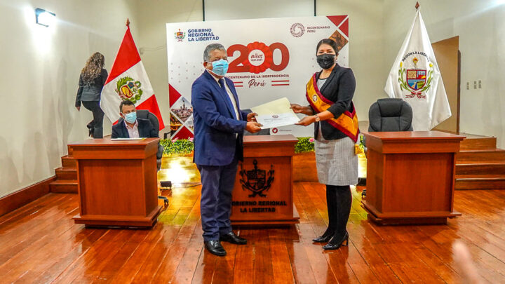 Reconocimiento | Nuestro Alcalde Víctor Rebaza fue reconocido por la prefecta Regional a su destacada labor en este tiempo de pandemia.