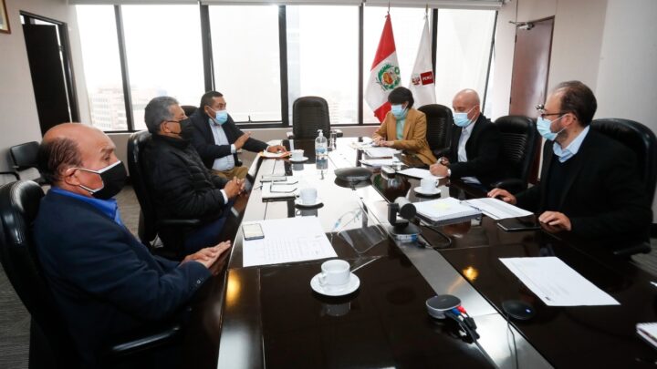 Gestión | Alcaldes piden a Ministro de Vivienda y Construcción ejecutar proyectos de agua potable y alcantarillado para el Porvenir, Trujillo y Laredo.