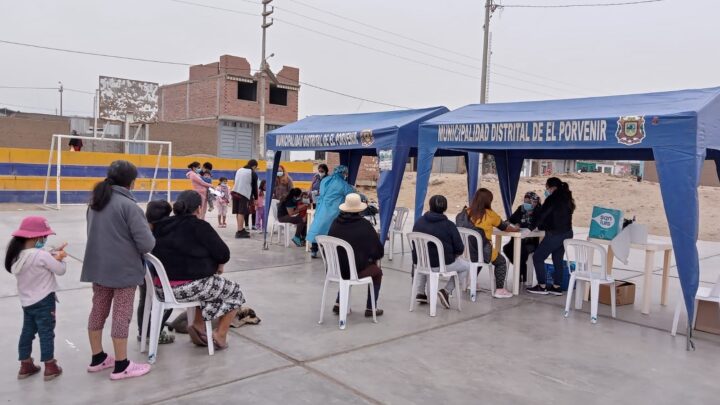 Prevención de Salud | La MDEP entrego Kits de mascarillas y vacunación contra la influenza para niños y adultos mayores.