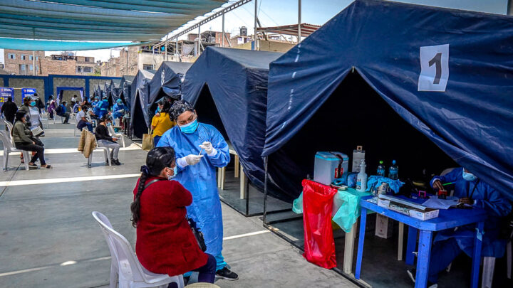 CON EXITO SE LLEVO A CABO LA JORNADA DE VACUNACIÓN DE LA SEGUNDA DOSIS CONTRA COVID-19 PARA PERSONAS DE 18 AÑOS A MÁS EN EL DISTRITO EL PORVENIR.