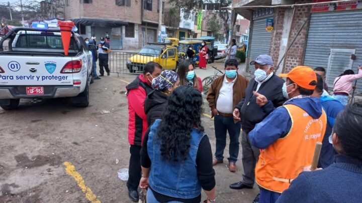 Municipalidad de El Porvenir inició empadronamiento a comerciantes informales de la parada Santa Rosa.