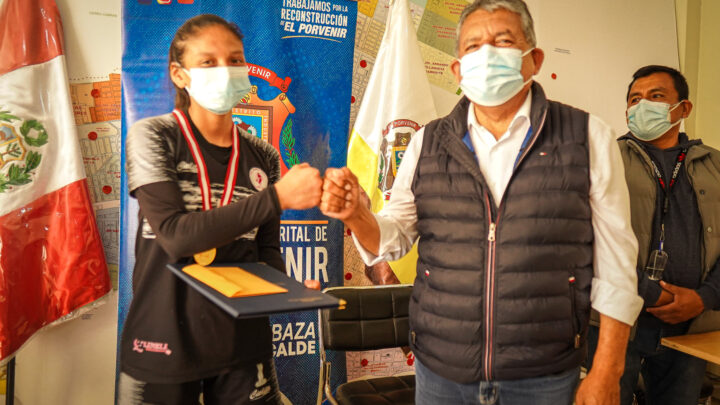 Distinción | Reconocimiento por su destacado desempeño en el futbol peruano, a nuestra porvenireña Milenka Cruzado.