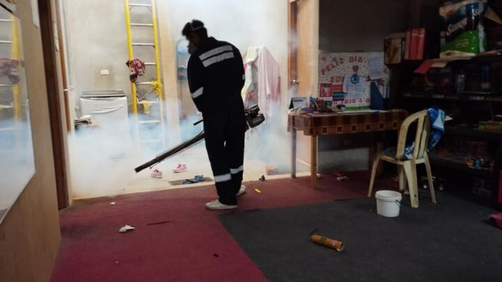 Subgerencia de Salud | Continúan fumigaciones contra el dengue en viviendas de Rio Seco.