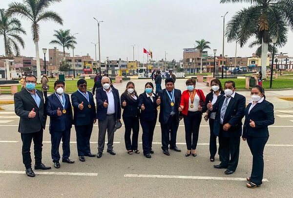 IZAMIENTO DEL PABELLÓN NACIONAL Y DISTRITAL SE LLEVÓ A CABO EN NUESTRA PLAZA MAYOR