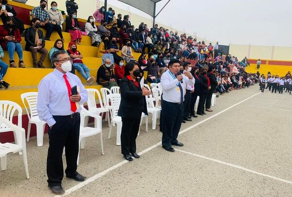 Imposición de cordones y juramentación del municipio escolar en la I.E José María Arguedas.