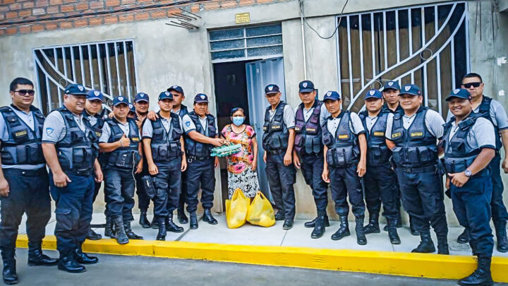 Nuestro alcalde Juan Carranza llevó ayuda social a madre de familia que vive con su hijo que sufre de esquizofrenia Nuestro alcalde Juan Carranza llevó ayuda social a madre de familia que vive con su hijo que sufre de esquizofrenia