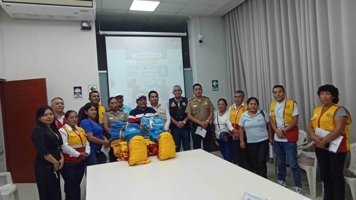 El Porvenir: Municipalidad entrega implementos a juntas vecinales y brigadas escolares El Porvenir: Municipalidad entrega implementos a juntas vecinales y brigadas escolares